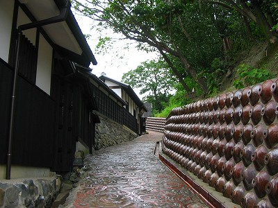 常滑市　でんでん坂